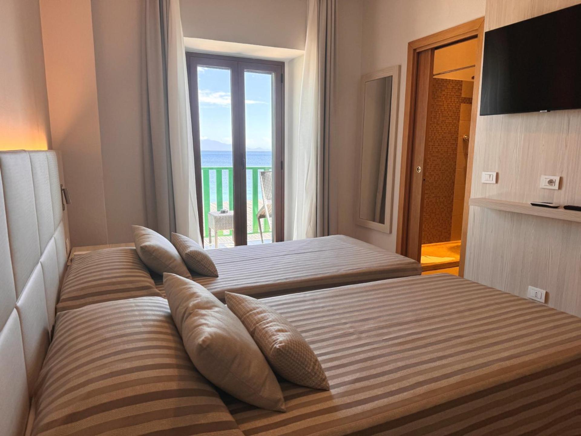 פרטיליה Hotel Dei Pini מראה חיצוני תמונה